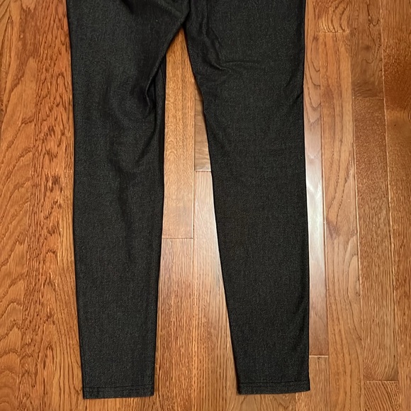 HUE Black Leggings - Picture 6 of 7